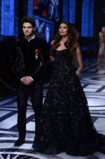 Sooraj Pancholi and Athiya Shetty walk for Shane Falguni show at India Bridal Week on 8th Aug 2015